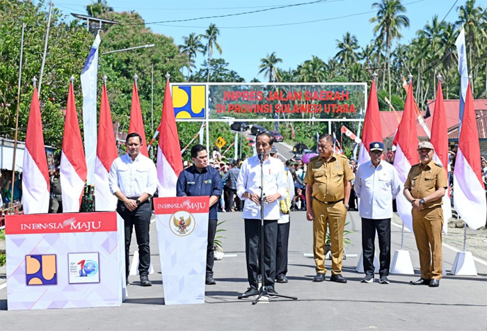 Presiden Joko Widodo (Jokowi) meresmikan pelaksanaan Instruksi Jalan Daerah (IJD) di Provinsi Sulawesi Utara pada Jumat (23/2). - Image