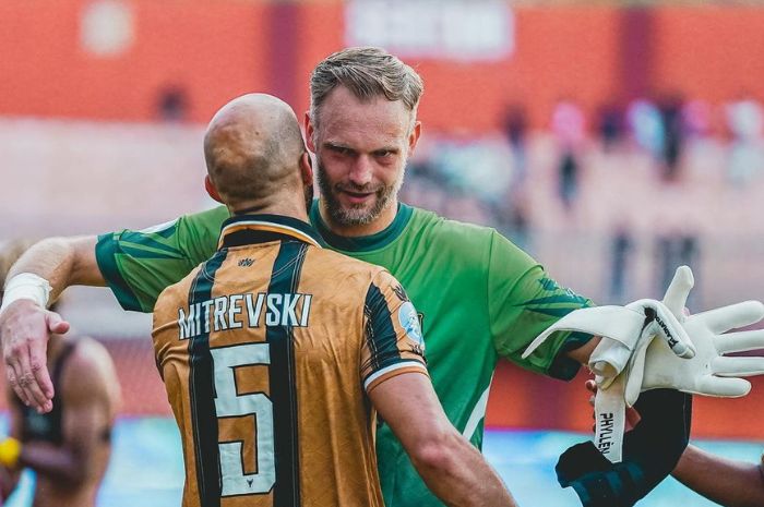 CATATKAN REKOR: Sonny Stevens jadi kiper pertama yang berhasil cetak gol di BRI Liga 1. (Instagram Sonny Stevens) - Image