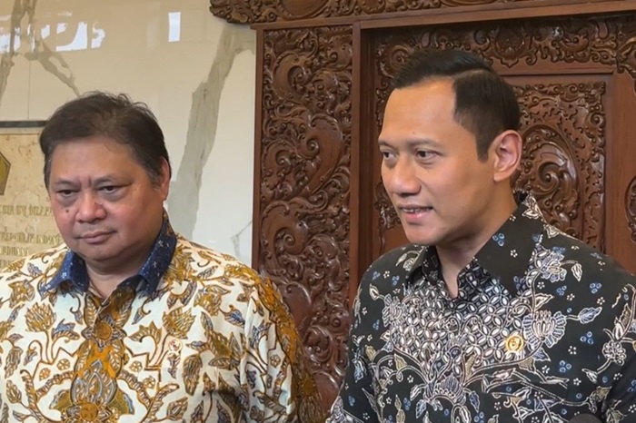 Menteri ATR/Kepala BPN Agus Harimurti Yudhoyono (AHY) sowan ke kantor Menteri Koordinator bidang Perekonomian Airlangga Hartarto hari ini, Senin (26/2). - Image