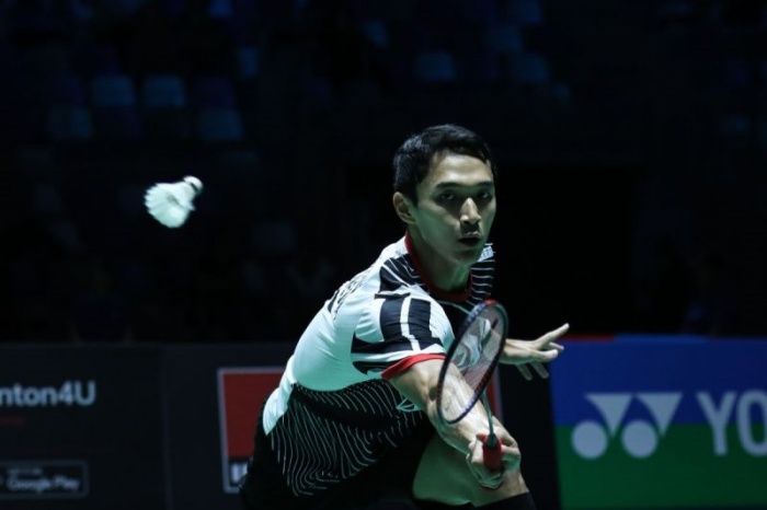 Pebulu tangkis putra Indonesia Jonatan Christie terhenti di babak 32 besar Indonesia Masters 2024 setelah kalah dari wakil Tiongkok Lu Guang Zu dalam drama rubber di Istora Senayan. - Image