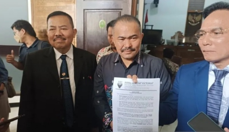 Kuasa hukum keluarga Brigadir Nofriansyah Yosua Hutabarat, Kamaruddin Simanjuntak. - Image
