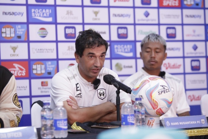 NGOTOT: Pelatih RANS Nusantara FC, Eduardo Almeida akan berusaha keras membawa tim asuhannya meraih kemenangan saat dijamu Dewa United di Stadion Indomilk Arena, sore ini. (Badan Liga Indonesia) - Image