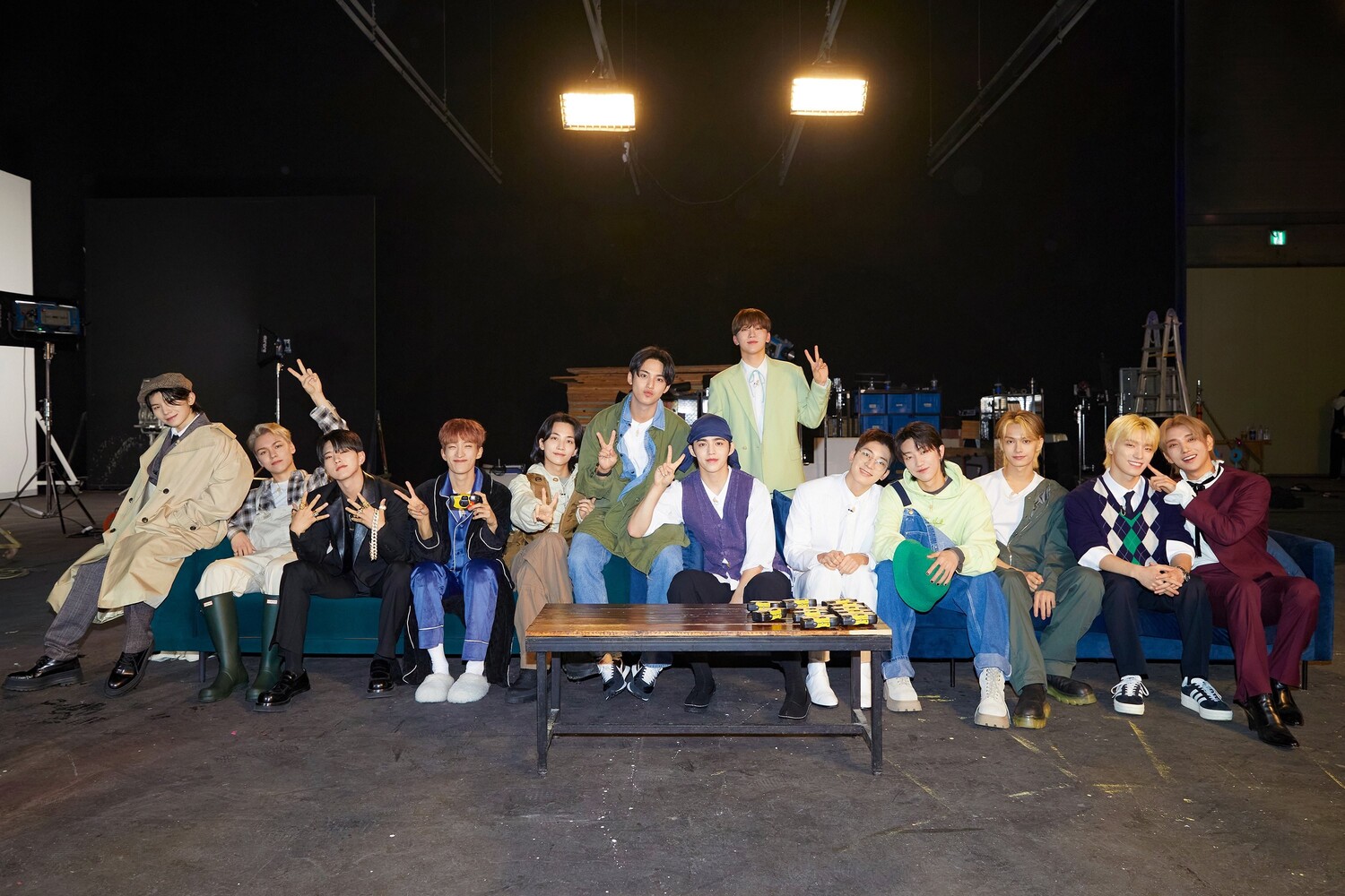 Boygroup K-Pop SEVENTEEN. Sumber foto: X.com / @pledis_17 - Image