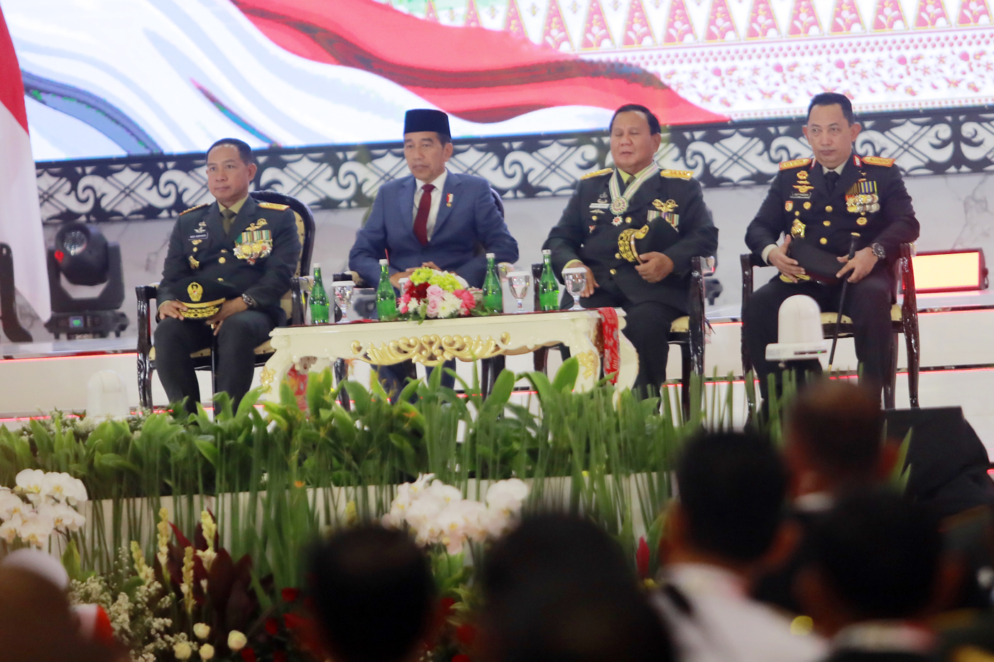Presiden Joko Widodo didampingi Menteri Pertahanan Prabowo Subianto,  Panglima TNI Jenderal TNI Agus