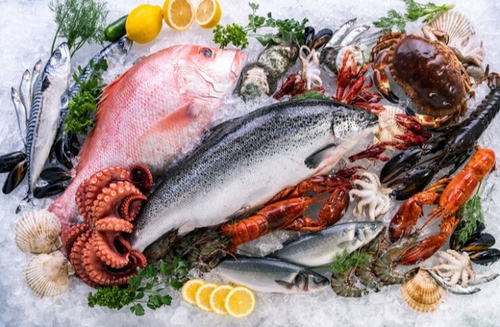 Tetap Sehat Saat Menua dengan Mengonsumsi Seafood Sumber foto: freepik/vichie81 - Image