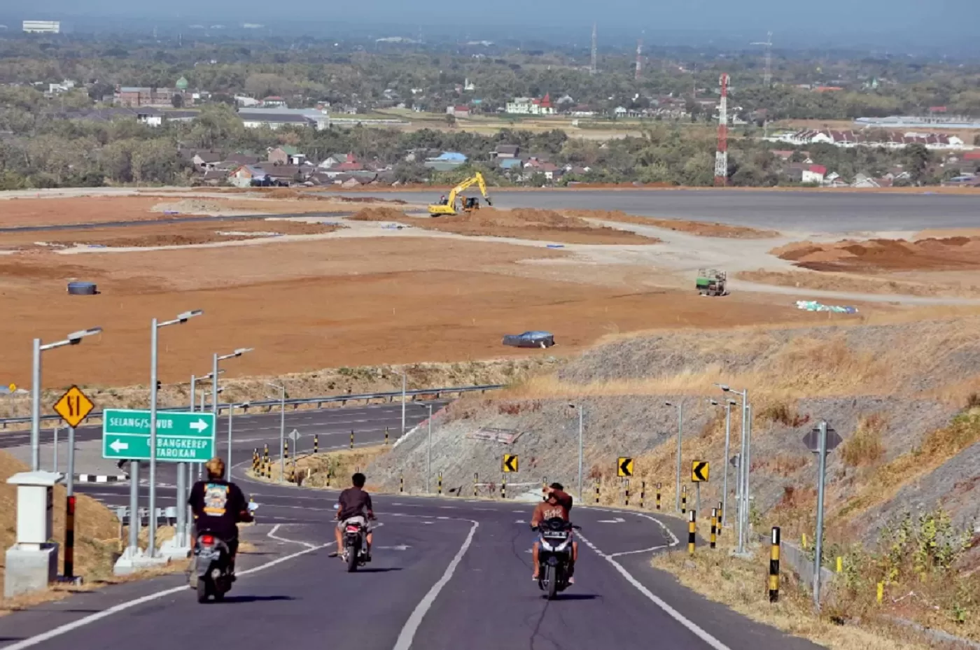 Jalan Tol Kediri-Tulungagung akan menjadi akses penghubung ke Bandara Dhoho dan kawasan sekitar. (DOK. RADAR KEDIRI) - Image