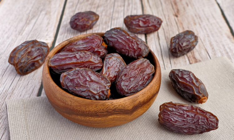 ILUSTRASI: Buah kurma, sebagai salah satu menu takjil yang banyak dicari masyarakat. (Pixabay) - Image