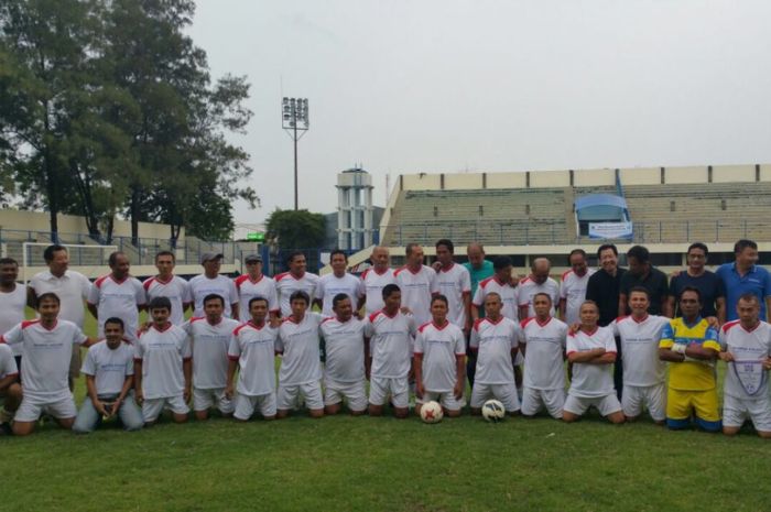 MENGGALI MEMORI: Pada 18 November 2017, berlangsung laga friendly match antara Warna Agung Legend dengan Arseto Legend di Stadion Sriwedari, Solo. (Warna Agung) - Image