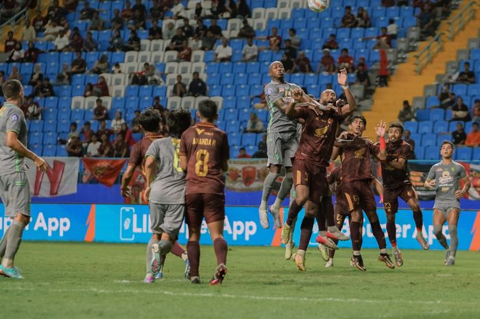 MINIM AKSI: Paulo Henrique minim aksi dalam laga malam ini kontra PSM Makassar karena ditempel ketat. (Persebaya Surabaya) - Image