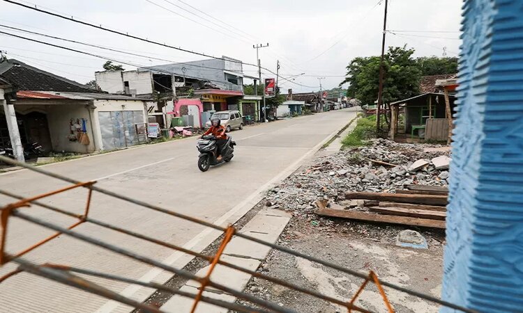 Sejumlah rumah warga di Desa Tiron, Banyakan yang terdampak Tol Kediri-Tulungagung sudah dikosongkan. (Wahyu Adji/JPRK) - Image