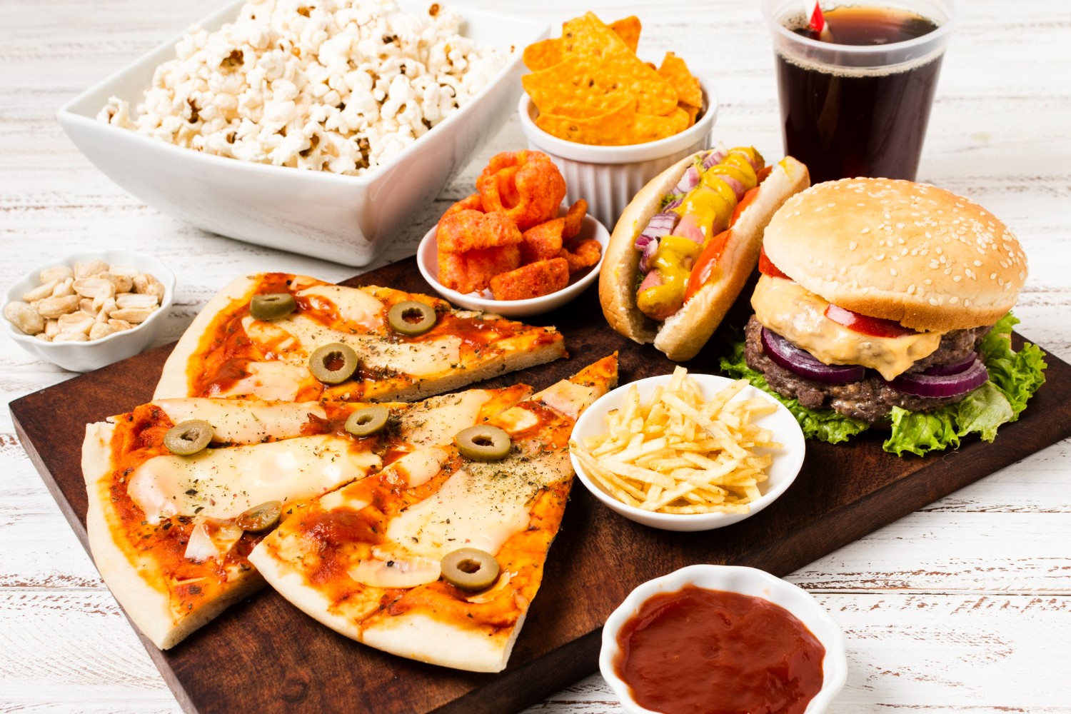 ilustrasi makanan ultra proses. Sumber foto: Freepik - Image