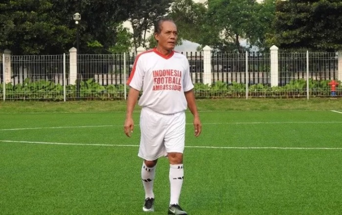 JEJAK SEJARAH: Mendiang almarhum Zulkarnain Lubis, legenda sepak bola berjuluk Maradona dari Indonesia yang pernah membela Yanita Utama (1983-1985). (JawaPos.com) - Image