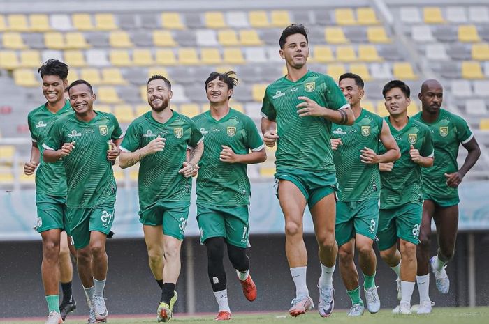 OPTIMISTIS RAIH POIN PENUH: Skuad Persebaya Surabaya menatap laga kandang Persebaya Surabaya vs PSS Sleman dengan optimisme penuh. (Persebaya Surabaya) - Image