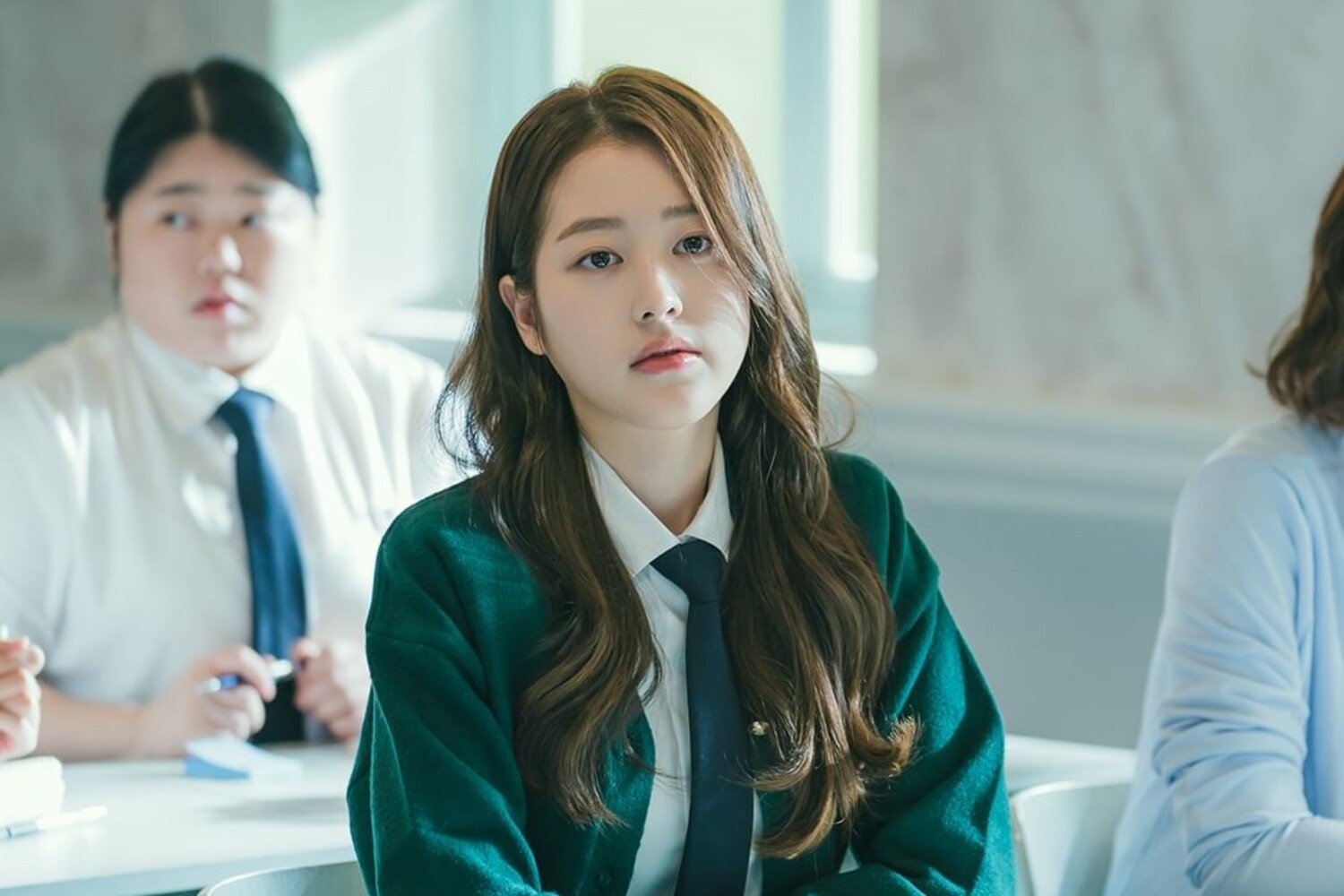 Model sekaligus aktris Korsel Jang Da Ah sebagai Baek Ha Rin di serial Pyramid Game. Sumber foto: Instagram / @tving.official - Image