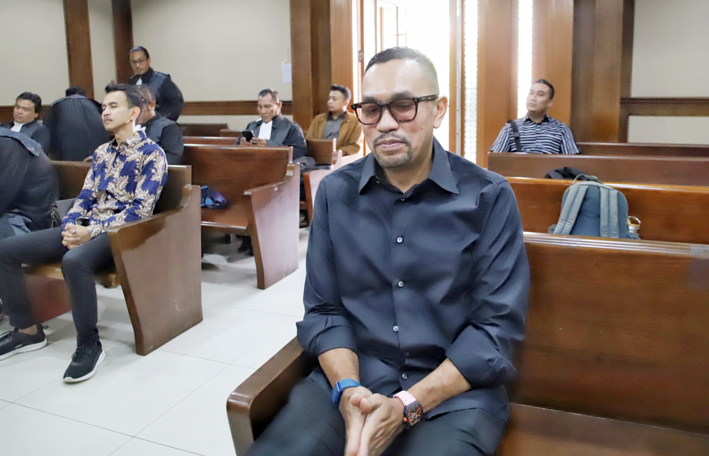 Anggota DPR RI, Ahmad Sahroni hadir persidangan dalam kasus pencemaran nama baik terkait ?Pembungkaman 30 miliar? dengan pegiat media sosial Adam Deni Gearaka dengan pasal pencemaran nama baik di PN Tipikor, Jakarta Pusat, Selasa (5/3/2024). - Image
