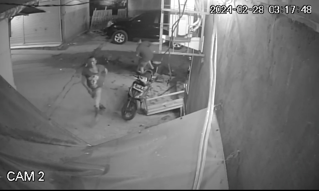 Tangkapan CCTV kejadian pengeroyokan di Cengkareng, Jakarta Barat. - Image