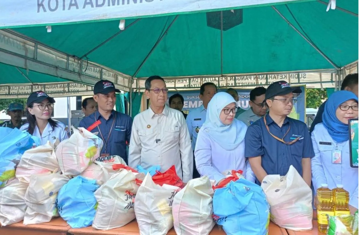 Penjabat (Pj) Gubernur DKI Jakarta Heru Budi Hartono mengunjungi sembako murah di Kantor Kecamatan Cilincing, Jakarta Utara, Rabu (6/3/2024). (ANTARA) - Image