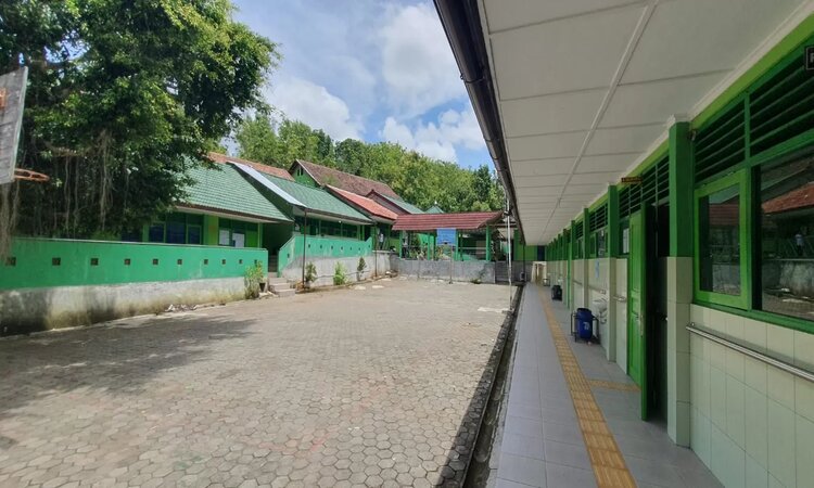 LENGANG - Suasana di SMPN 2 Saptosari pada Rabu (6/3/2024) (Gunawan/Radar Jogja) - Image