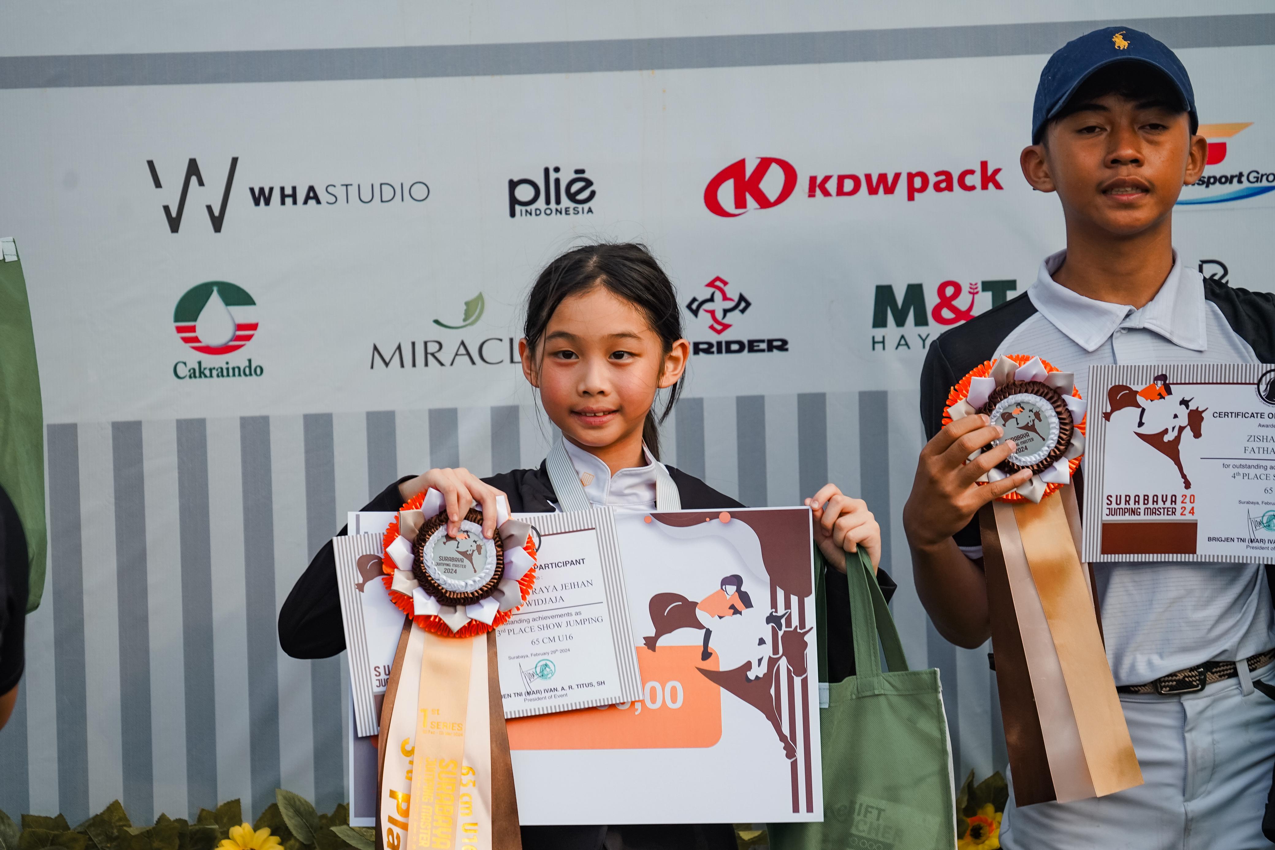 Prestasi Klub Berkuda Djiugo di ajang Surabaya Jumping Master 2024 cukup mentereng. - Image