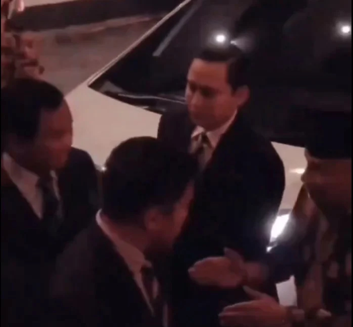 Potongan video Amien Rais salaman dengan Prabowo Subianto. (Twitter) - Image