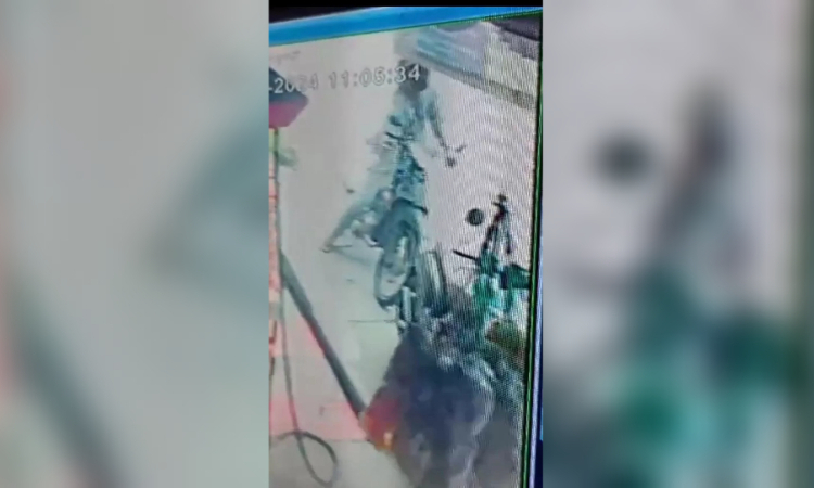 Aksi pelaku yang terekam CCTV. (Radar Sidoarjo) - Image