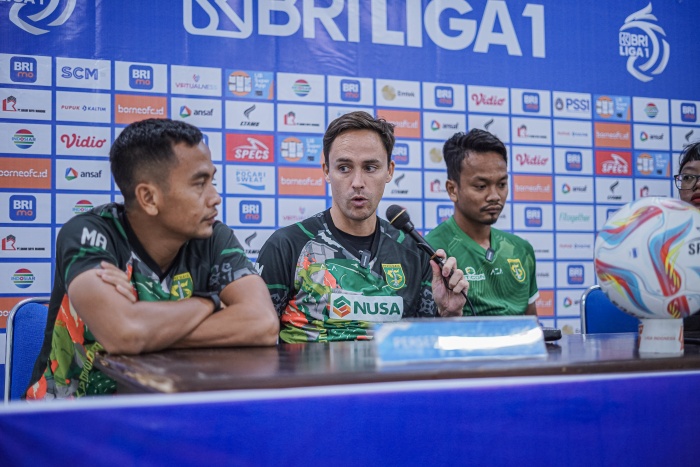 KITA TIDAK PERNAH KALAH: Paul Munster optimistis Persebaya Surabaya bisa raih hasil positif di kandang Borneo FC, apalagi Persebaya Surabaya tidak pernah kalah. (Persebaya Surabaya) - Image