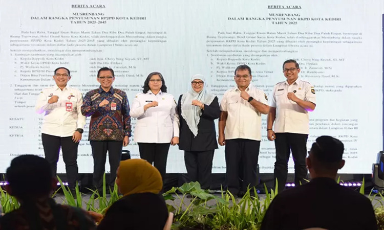Pj Wali Kota Kediri Paparkan Potensi Daerah di Musrenbang/ sumber: Radar Kediri - Image