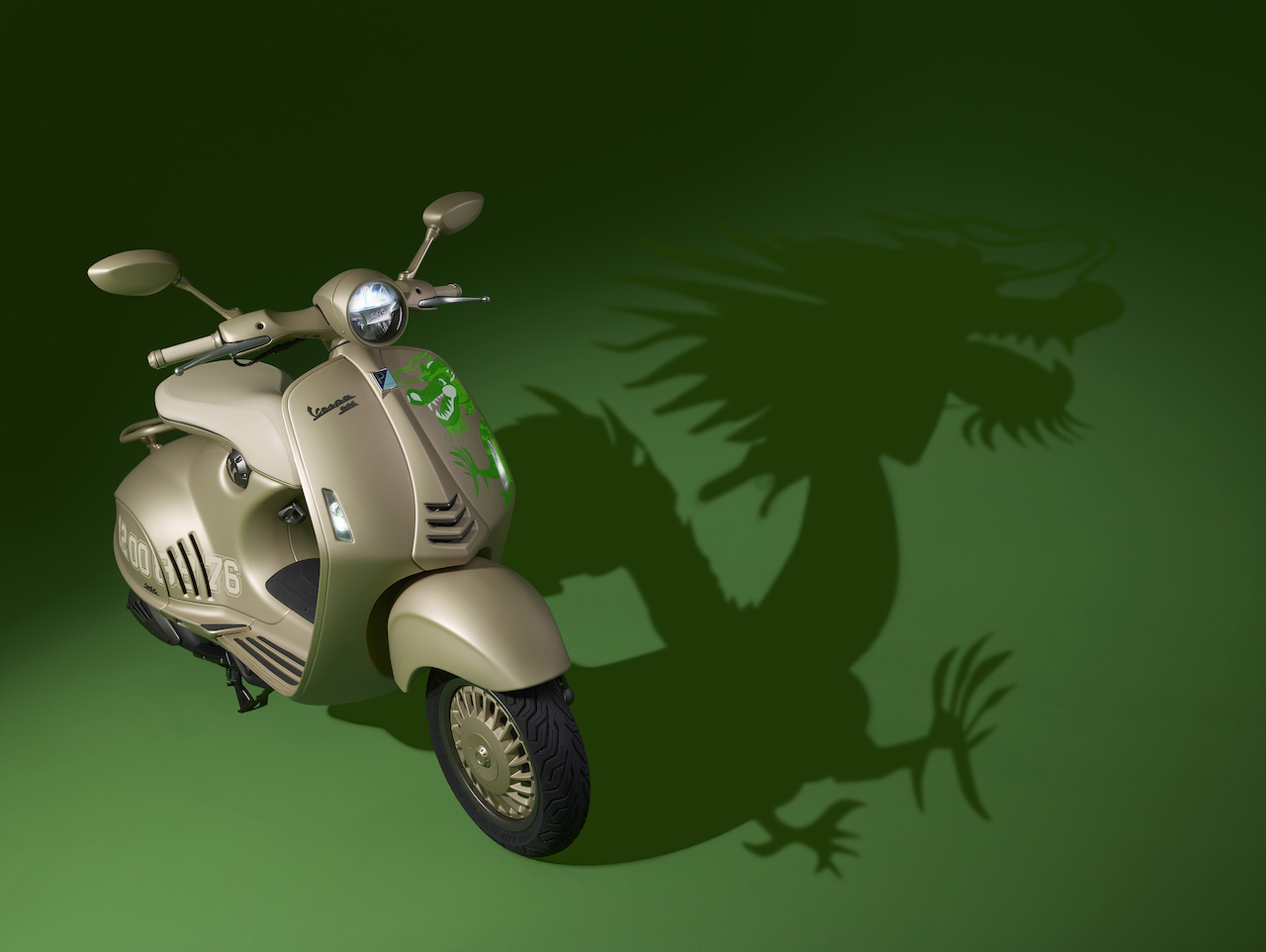 Vespa 946 Dragon hadir di Indonesia. - Image