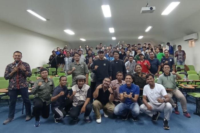 BERGAIRAH: Suasana riang dan gembira peserta kelas statistik setelah belajar bersama memahami statistik dari dasar hingga advanced. (LPO PP Muhammadiyah untuk JawaPos.com) - Image