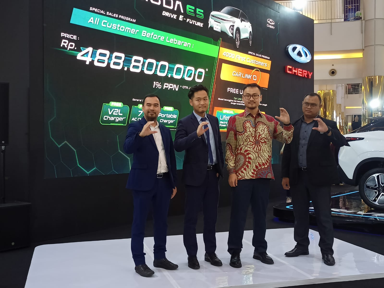 Chery memutuskan untuk memperpanjang program harga spesial dan menambahkan fitur untuk melengkapi kecanggihan teknologi yang ada di dalam Omoda E5. - Image