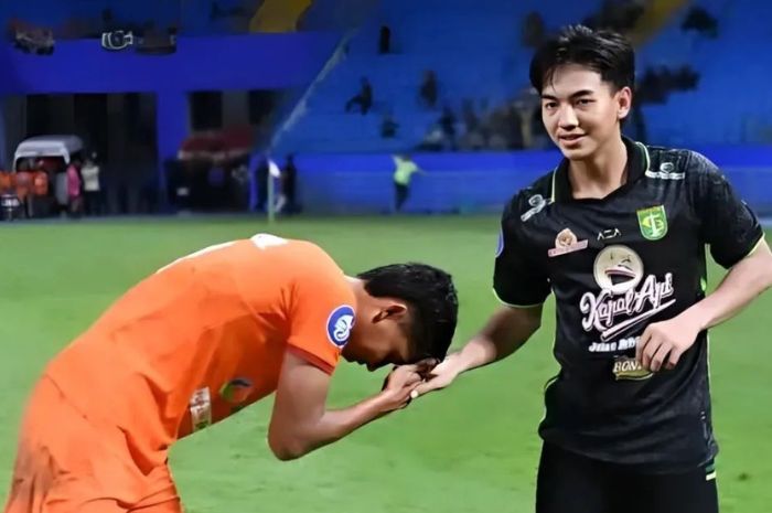 KISAH UNIK: Muhammad Iqbal dan Ikhsanul Zikrak, kakak adik yang bertemu di partai besar Liga 1 Indonesia. (Instagram @bondonekat.media) - Image