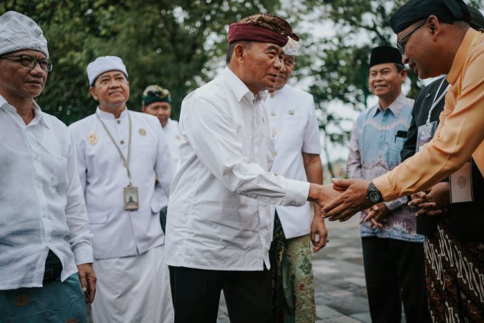 Menteri Koordinator Bidang Pembangunan Manusia dan Kebudayaan (PMK) Muhadjir Effendy menghadiri Tawur Agung Kesanga di Prambanan. - Image