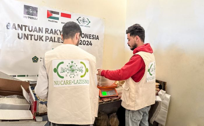 NU Care-LAZISNU PBNU bekerja sama dengan Gazze Destek Dernegi (GDD) distribusikan bantuan makanan bagi warga Palestina di Jalur Gaza. - Image