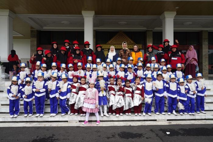 Pj Ketua TP PKK sekaligus Bunda PAUD Sumsel Tyas Fatoni membuka Lomba Marching Concert Gubernur Championship 2024. - Image