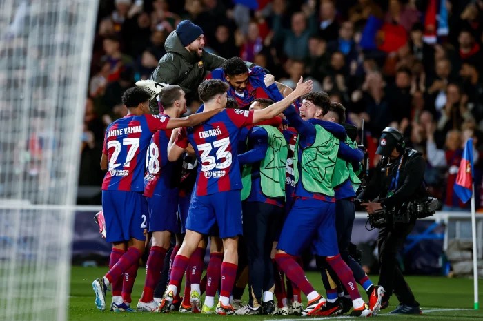 Potret pemain Barcelona yang merayakan kemenangan atas Napoli (Sumber Foto : Fan Nation Futbol) - Image