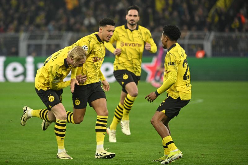 Gelandang Dortmund Jadon Sancho (kedua kiri) merayakan gol ke gawang PSV Eindhoven. INA FASSBENDER / AFP - Image
