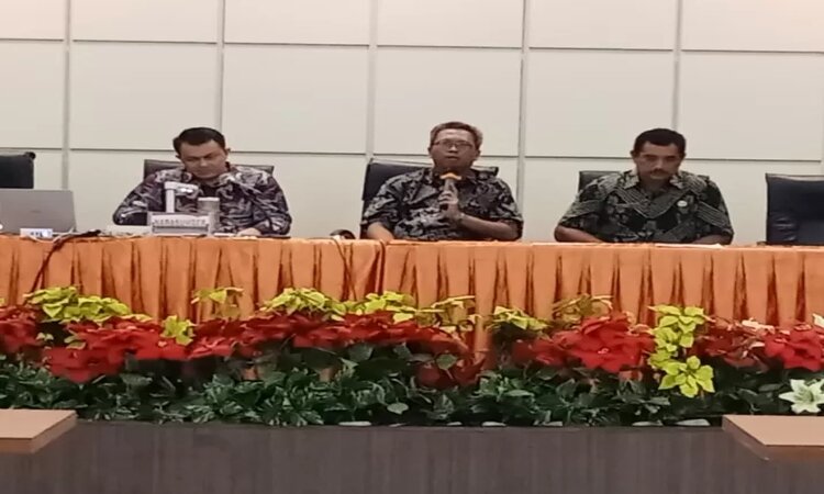 Rapat koordinasi Dinas Pendidikan Gresik bersama dengan kepala sekolah SD dan SMP terkait larangan siswa menggunakan sepeda listrik ke sekolah./Dok. Radar Gresik - Image