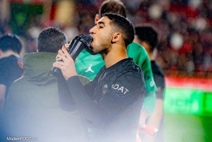 Achraf Hakimi pemain Muslim yang membela klub sepak bola Prancis PSG (Sumber Foto : TheMadeinfoot.com) - Image