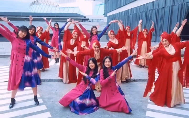 Kolaborasi JKT48 dengan Nasida Ria. (instagram.com/googleindonesia) - Image