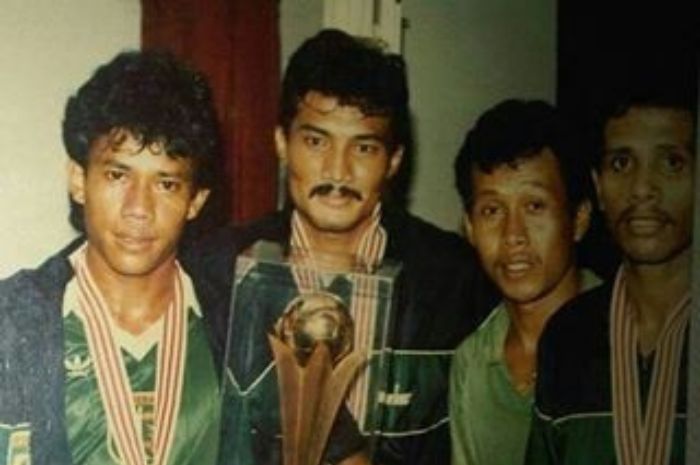 JUARA PERSERIKATAN: Skuad juara Persebaya Surabaya ketika berhasil merengkuh gelar juara Perserikatan tahun 1988. (Persebaya Surabaya) - Image