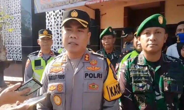 Kapolres Trenggalek AKBP Gathut Bowo Supriyono saat memberikan keterangan kepada awak media (Akhmad Nur Khoiri/Radar Trenggalek) - Image