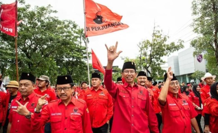 Jajaran petinggi DPC PDI Perjuangan Kota Surabaya hendak melakukan pendaftaran calon legislatif ke KPU setempat. ANTARA/HO-DPC PDIP Surabaya - Image