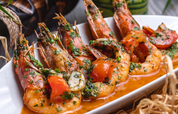 3 tempat makan seafood di pinggir jalan yang enak di Surabaya./ freepik.com - Image