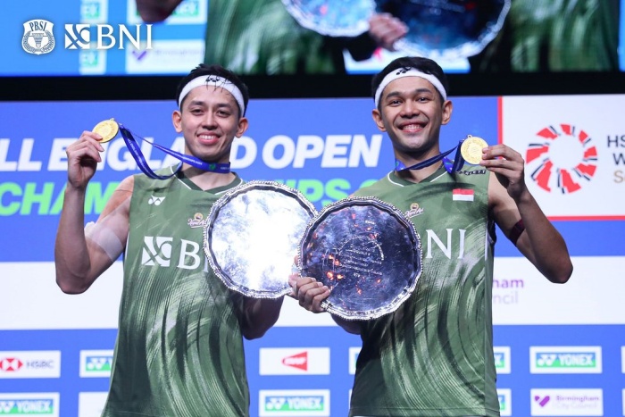 SAMAI REKOR LEGENDA: Fajar Alfian dan Muhammad Rian Ardianto samai rekor legenda bulu tangkis Indonesia usai raih juara All England 2024. (PBSI) - Image