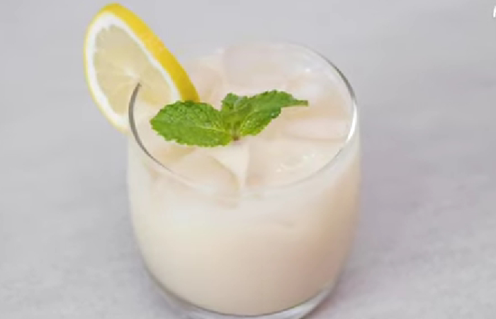Rekomendasi 3 resep minuman olahan yakult yang enak dan segar./YouTube Ade Koerniawan - Image