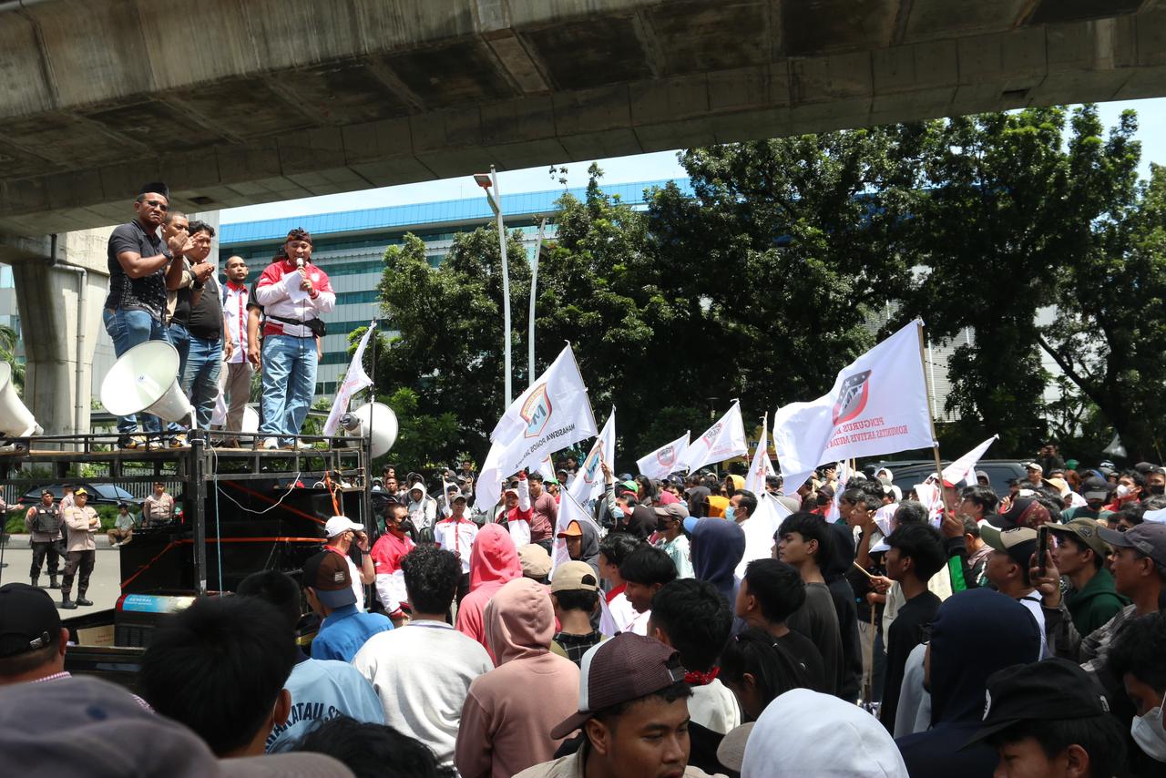 Demonstrasi massa PB KAMI di depan Mabes Polri, Rabu (20/3). (Istimewa) - Image