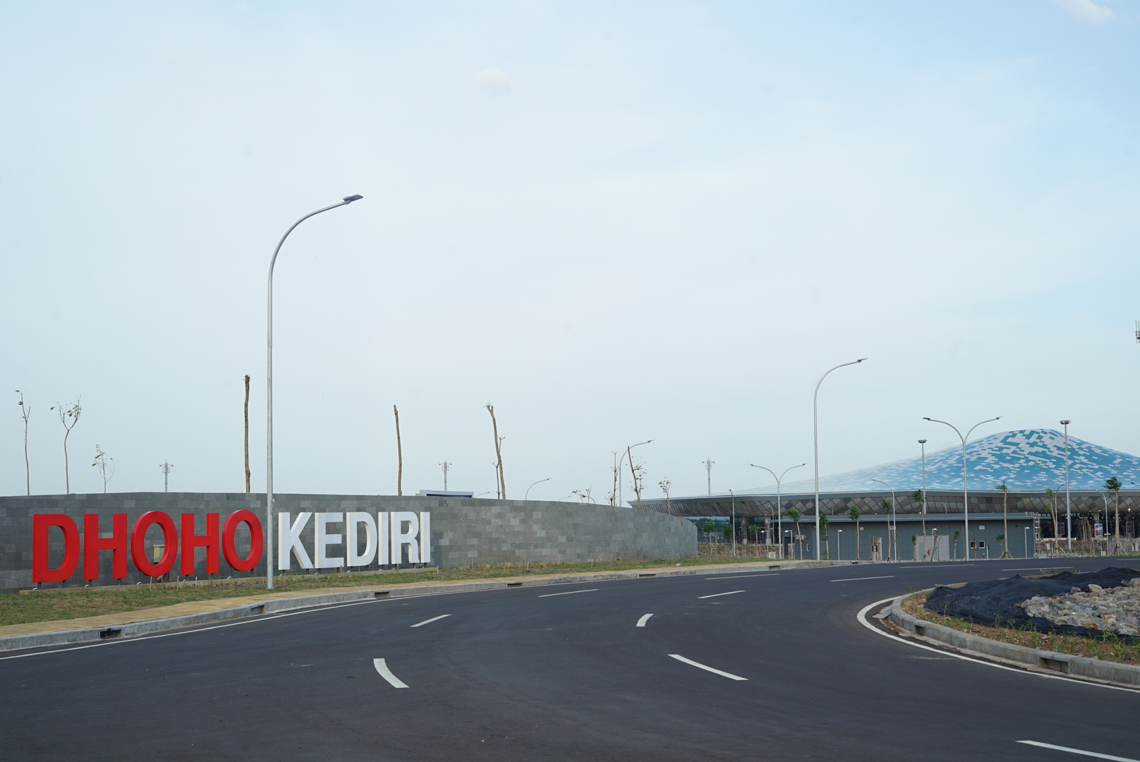 Bandara Internasional Dhoho Kediri Sudah Siap Beroperasi, Kini Hanya Menunggu Diresmikan Oleh Pemerintah (JawaPos.com) - Image