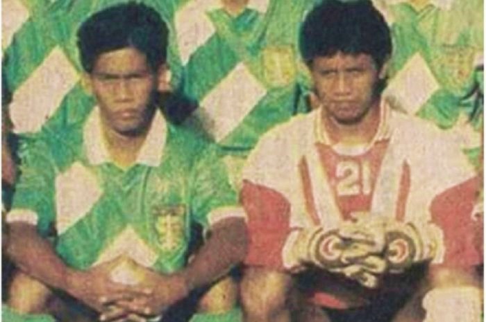 HARUS KEHILANGAN PENGLIHATAN: Nurkiman (kiri) jadi saksi kebrutalan aksi suporter bisa membahayakan hidup seorang manusia, baik pemain maupun suporter itu sendiri. (X/bonekboys) - Image
