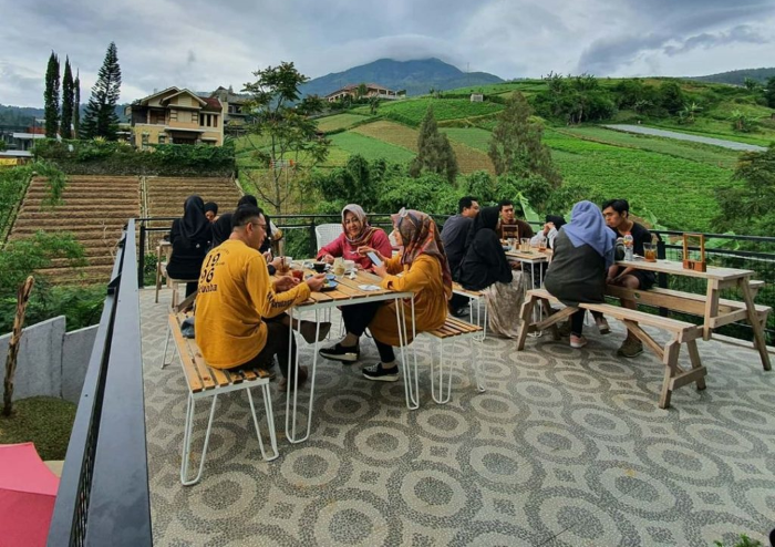 Ilustrasi kafe di Tawamangu. - Image