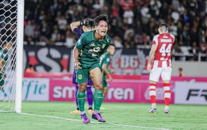 WASPADA AREMA FC: Paul Munster minta Toni Firmansyah untuk terlibat dalam Derbi Jawa Timur antisipasi kebangkitan Arema FC. (Persebaya Surabaya) - Image
